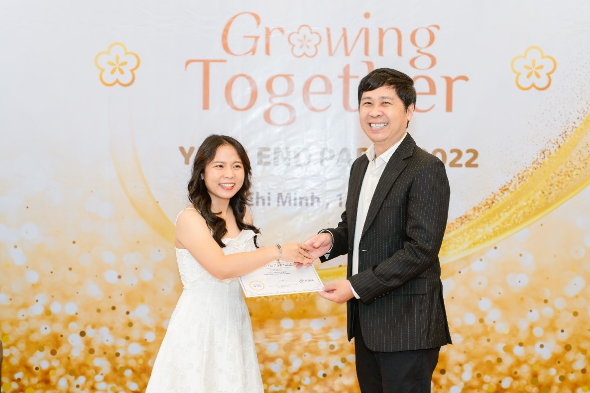 Giải thưởng Nhân viên phát triển khách hàng mới xuất sắc