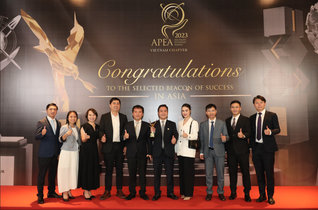 Representatives from BSL attend the award ceremony